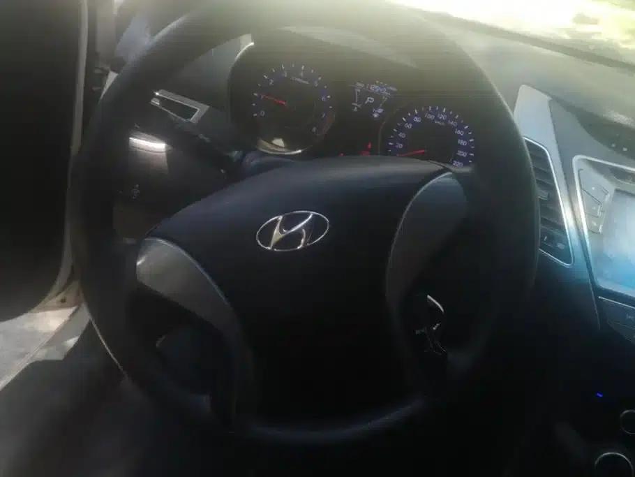 Hyundai Elantra 2015 1.6L Automatic Fashion Edition — миниатюра 15