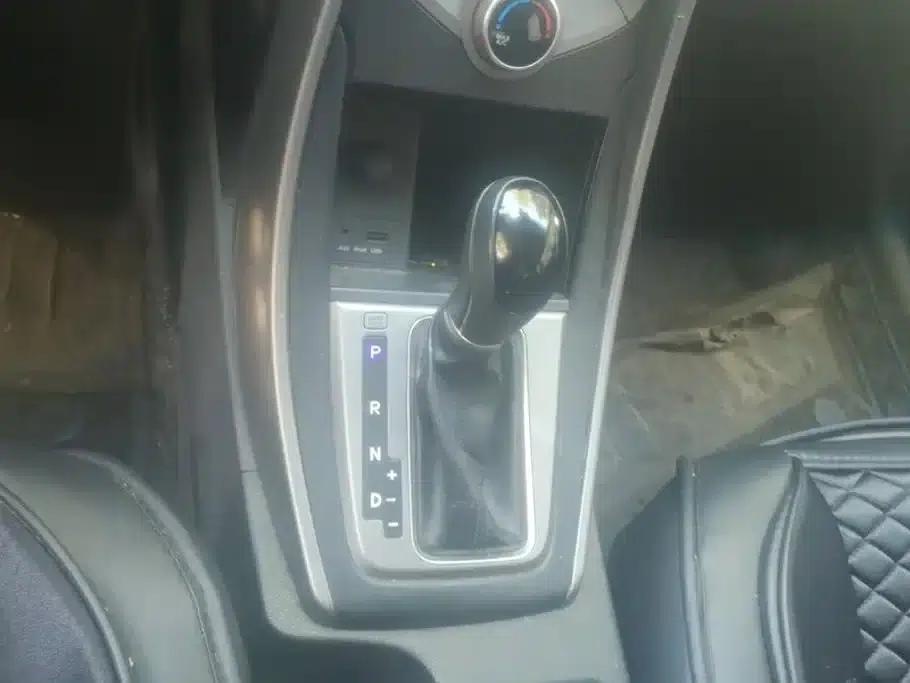 Hyundai Elantra 2015 1.6L Automatic Fashion Edition — миниатюра 16