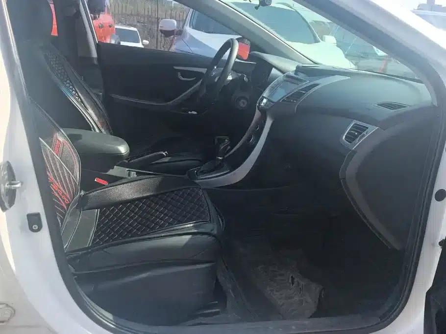 Hyundai Elantra 2015 1.6L Automatic Fashion Edition — миниатюра 8