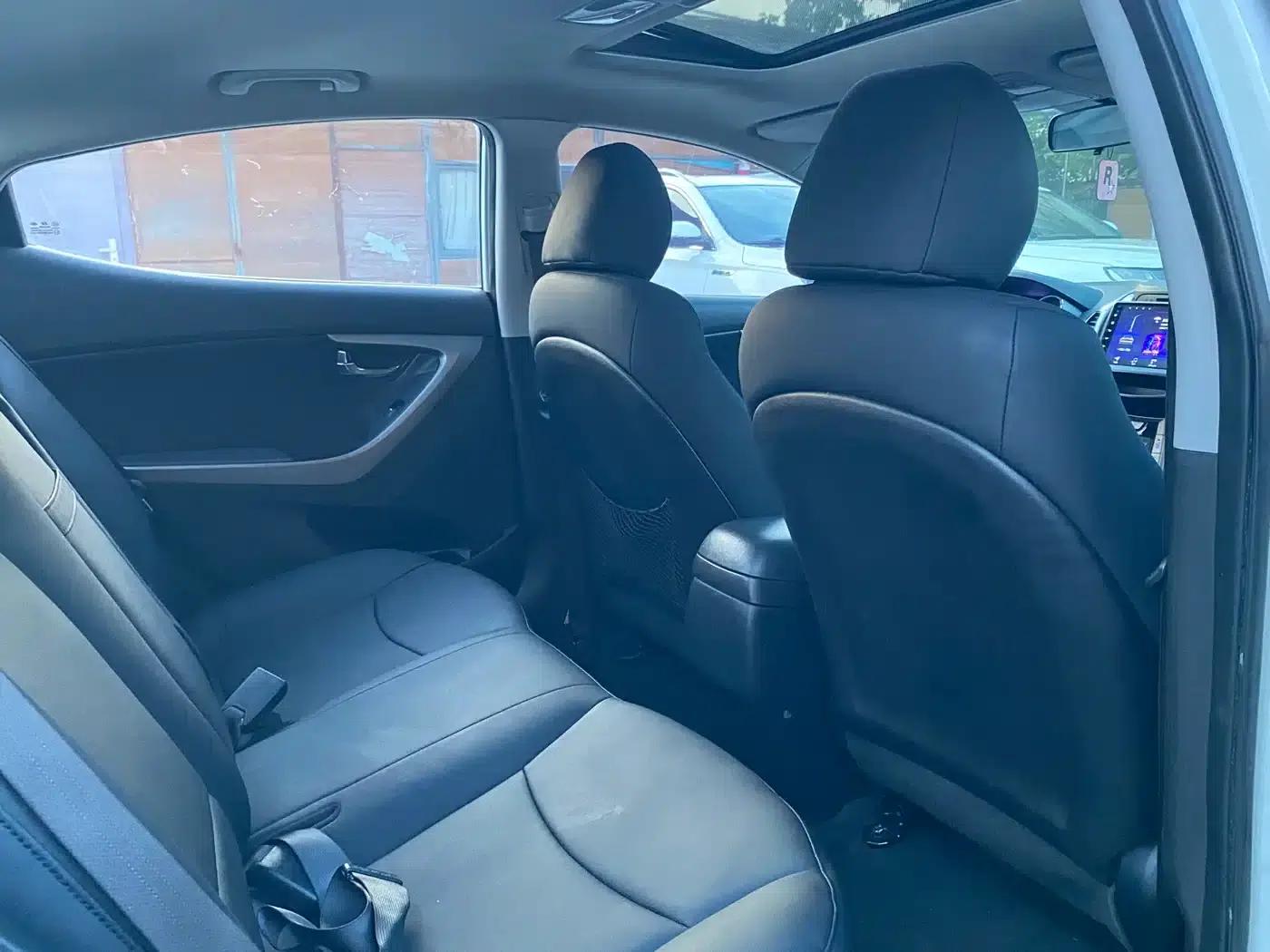 Hyundai Elantra 2013 1.6L Automatic Leading Edition — миниатюра 11