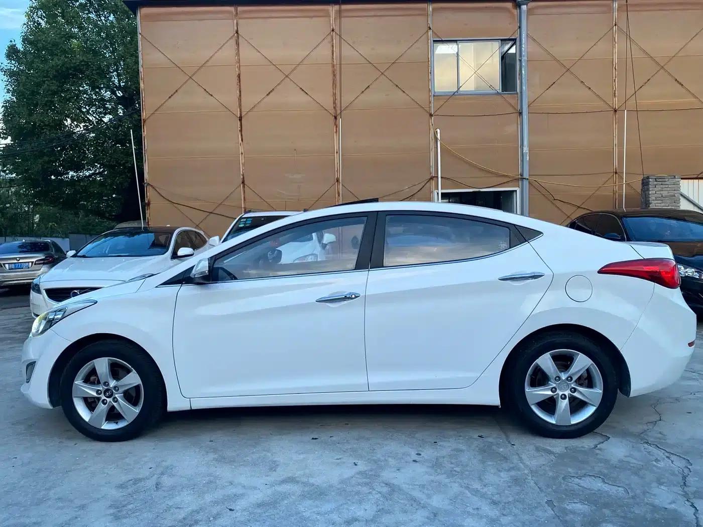 Hyundai Elantra 2013 1.6L Automatic Leading Edition — миниатюра 12