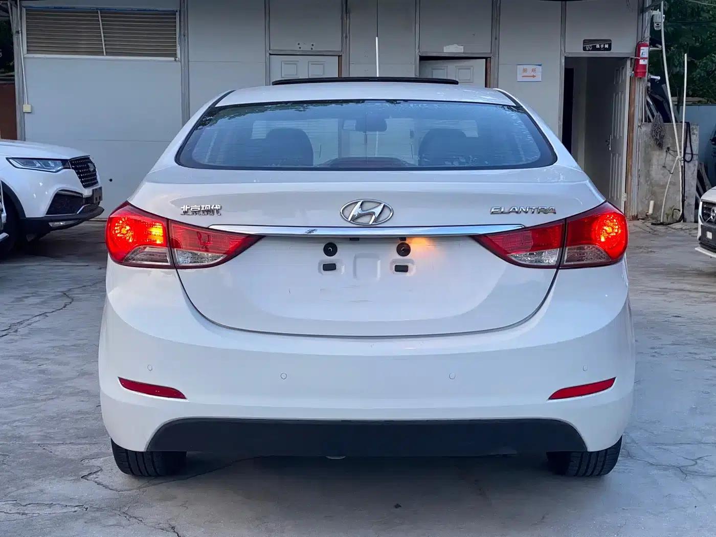 Hyundai Elantra 2013 1.6L Automatic Leading Edition — миниатюра 14