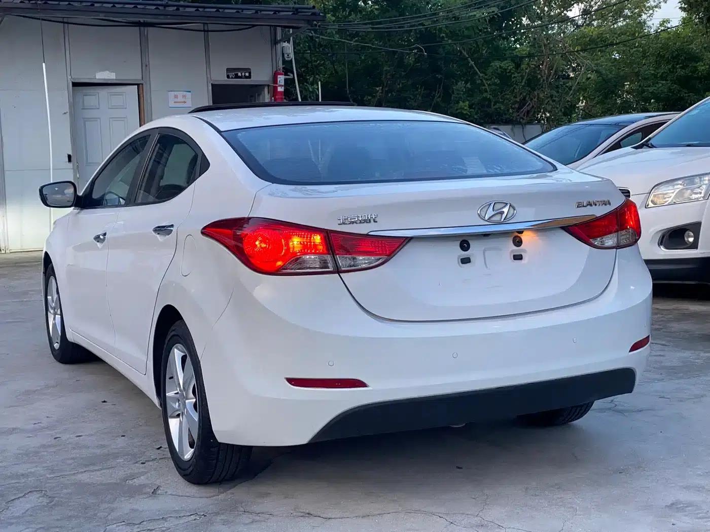 Hyundai Elantra 2013 1.6L Automatic Leading Edition — миниатюра 15