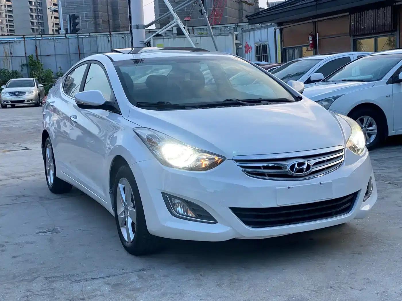 Hyundai Elantra 2013 1.6L Automatic Leading Edition — миниатюра 3