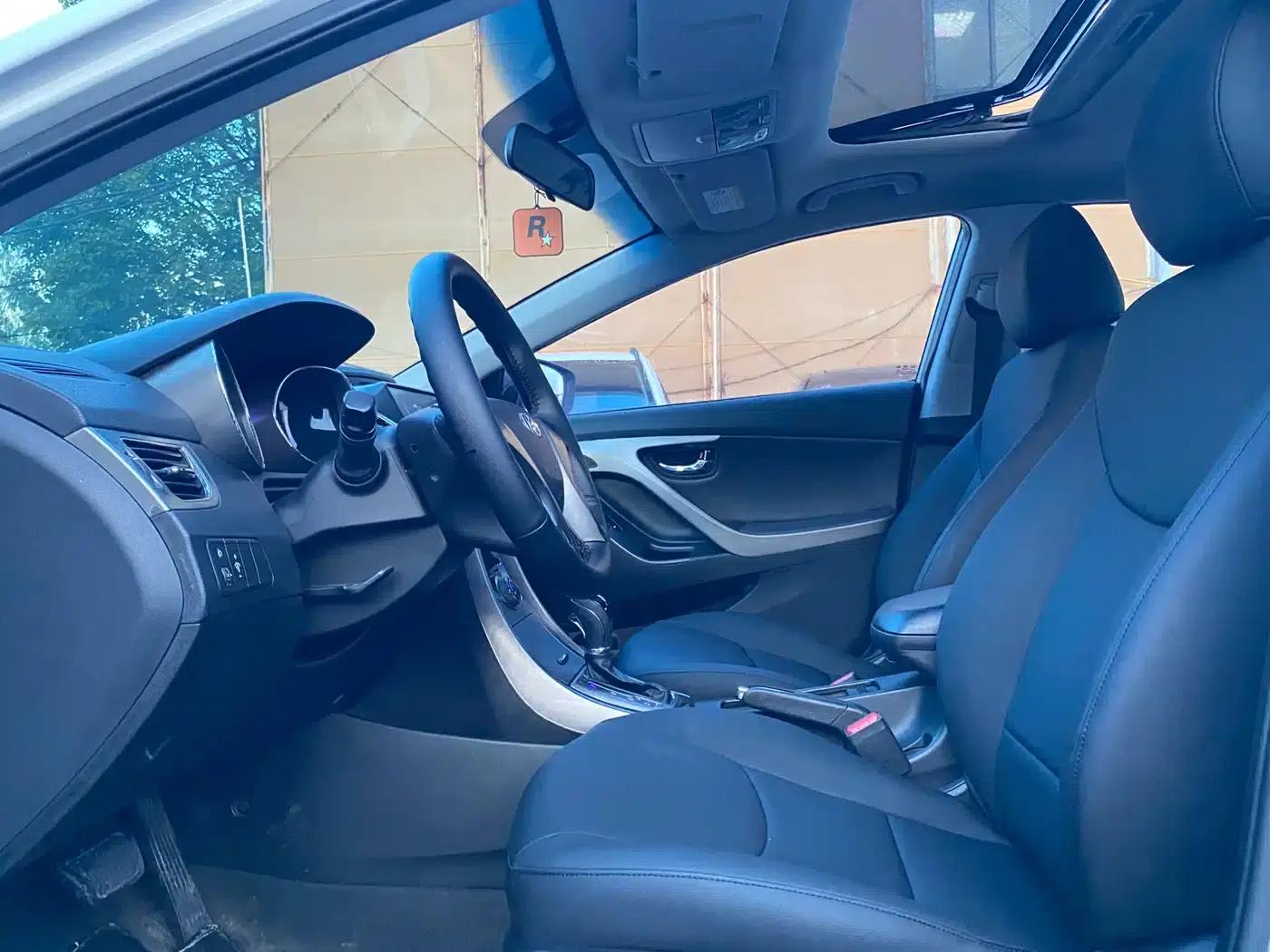 Hyundai Elantra 2013 1.6L Automatic Leading Edition — миниатюра 7