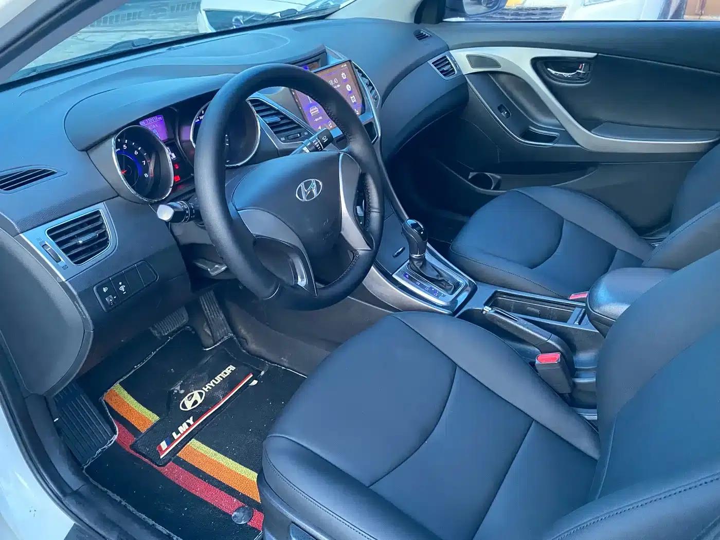 Hyundai Elantra 2013 1.6L Automatic Leading Edition — миниатюра 8