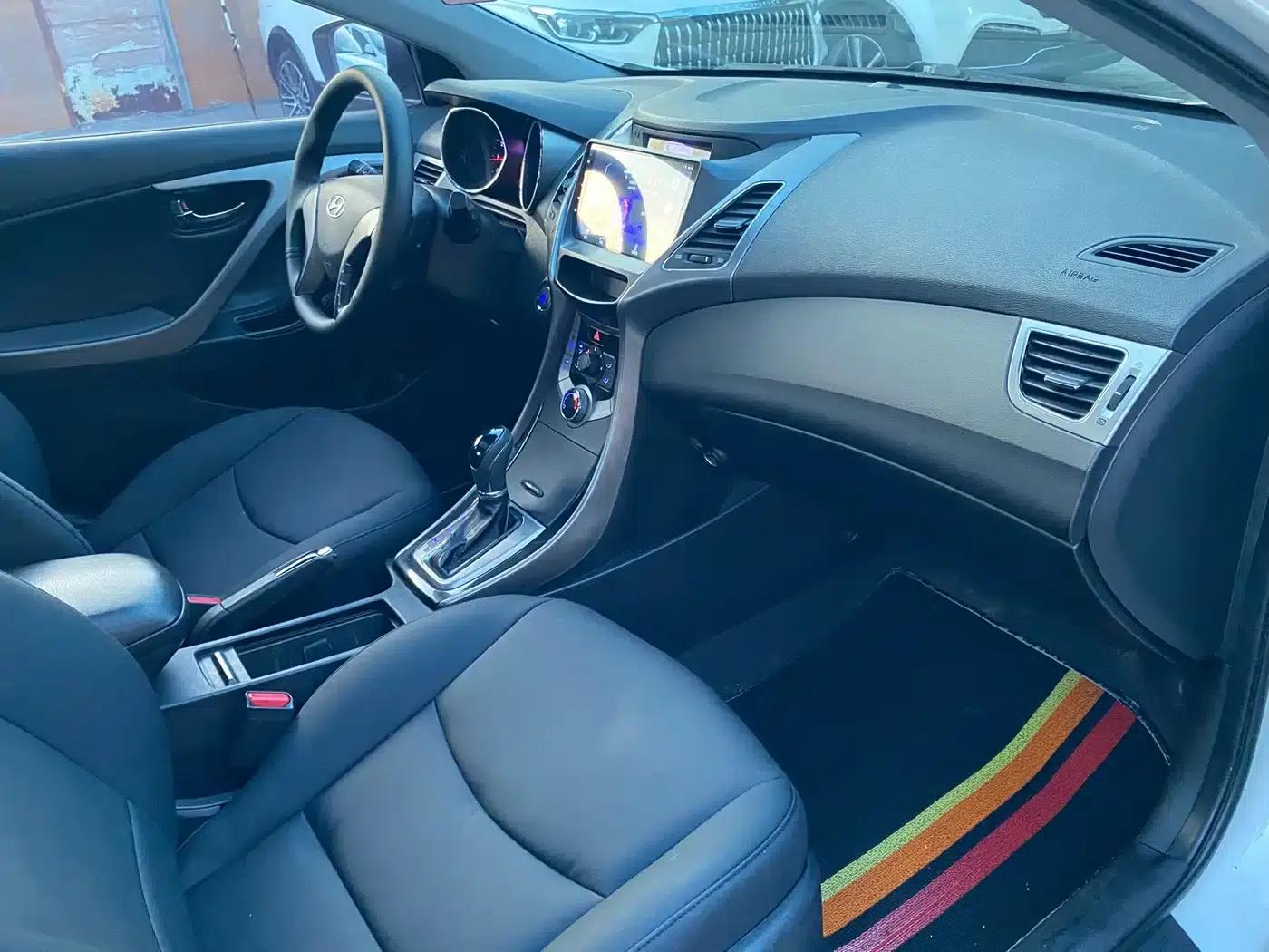 Hyundai Elantra 2013 1.6L Automatic Leading Edition — миниатюра 9