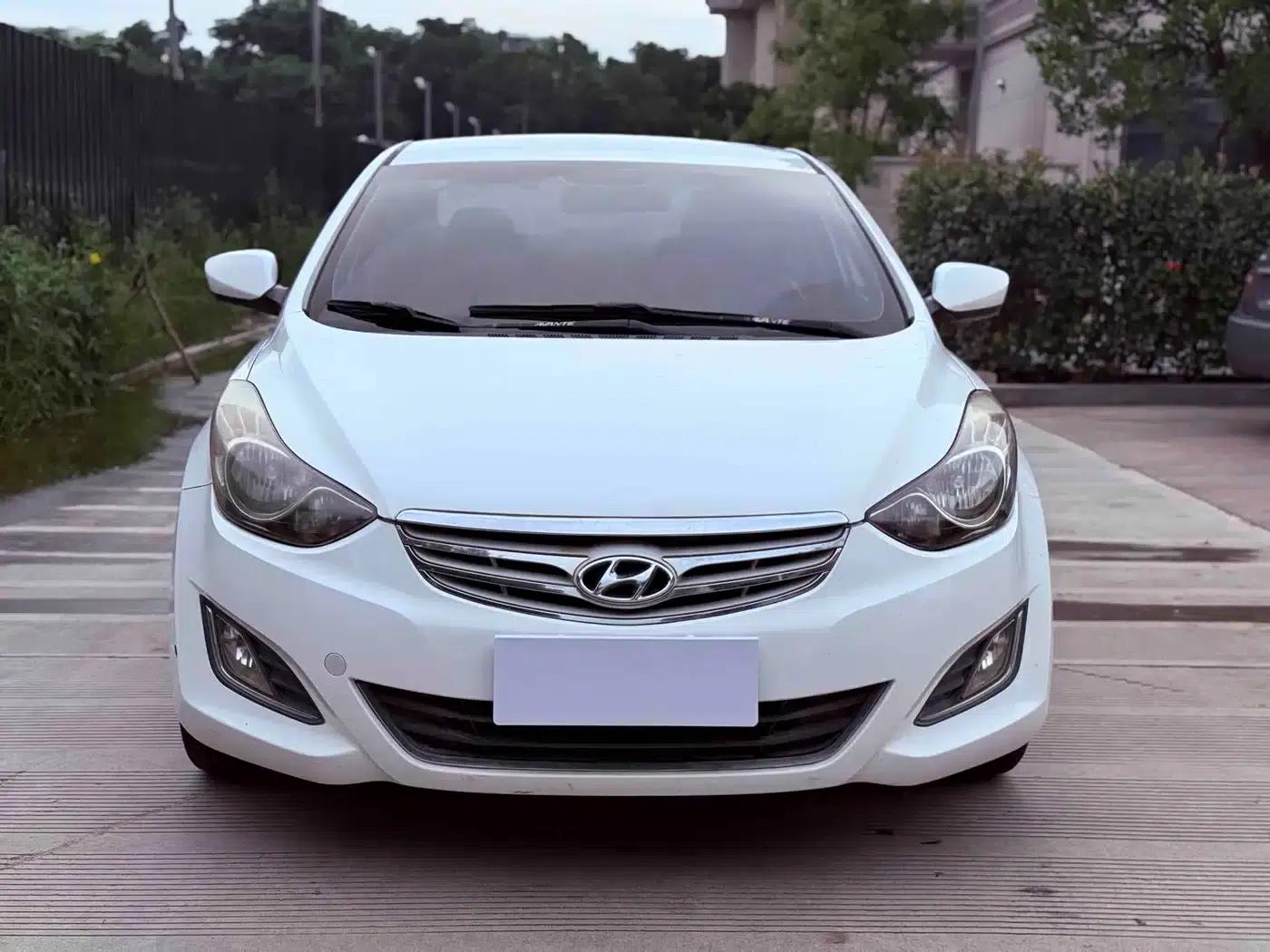 Hyundai Elantra 2012 1.6L Manual Fashion Edition — миниатюра 2