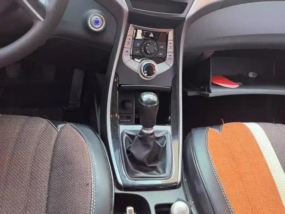 Hyundai Elantra 2012 1.6L Manual Leading Edition — миниатюра 16
