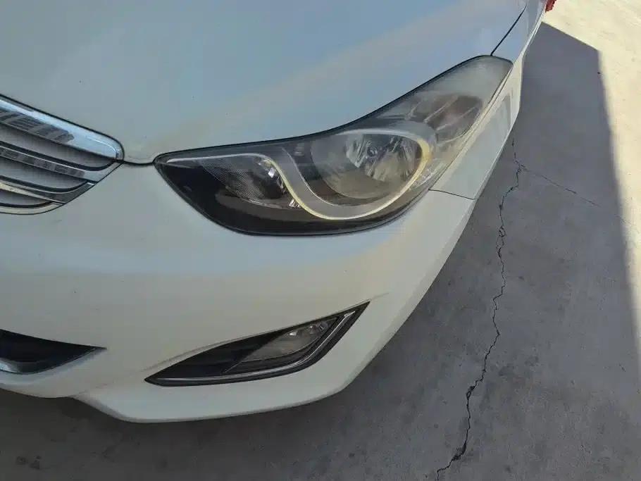 Hyundai Elantra 2012 1.6L Manual Leading Edition — миниатюра 5