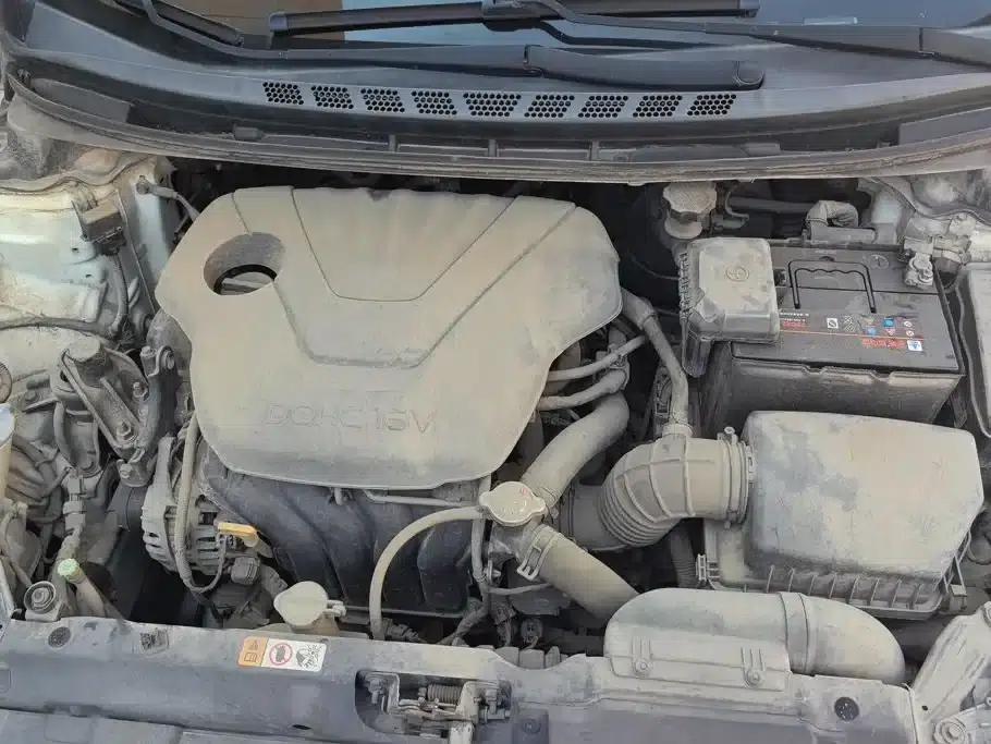 Hyundai Elantra 2012 1.6L Manual Leading Edition — миниатюра 10