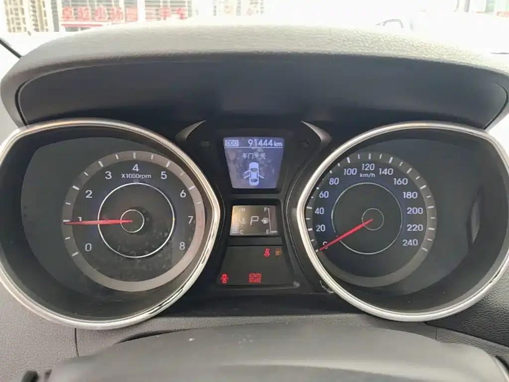 Hyundai Elantra 2016 1.6L Automatic Premium Edition — миниатюра 12