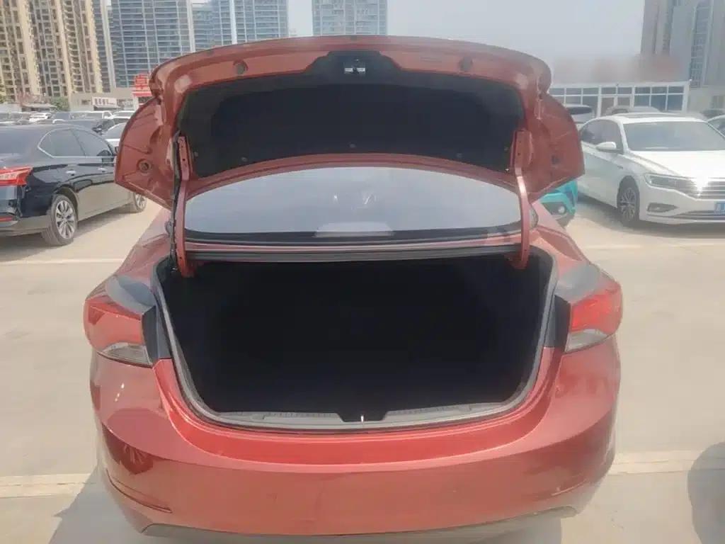 Hyundai Elantra 2016 1.6L Automatic Premium Edition — миниатюра 19