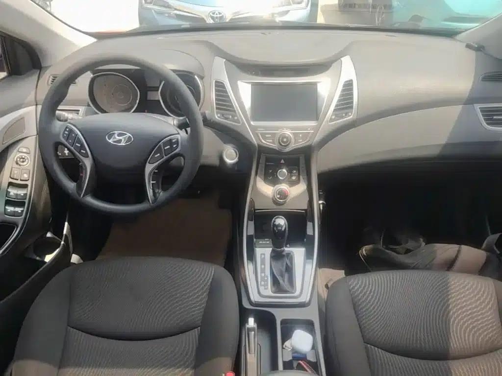 Hyundai Elantra 2016 1.6L Automatic Premium Edition — миниатюра 10
