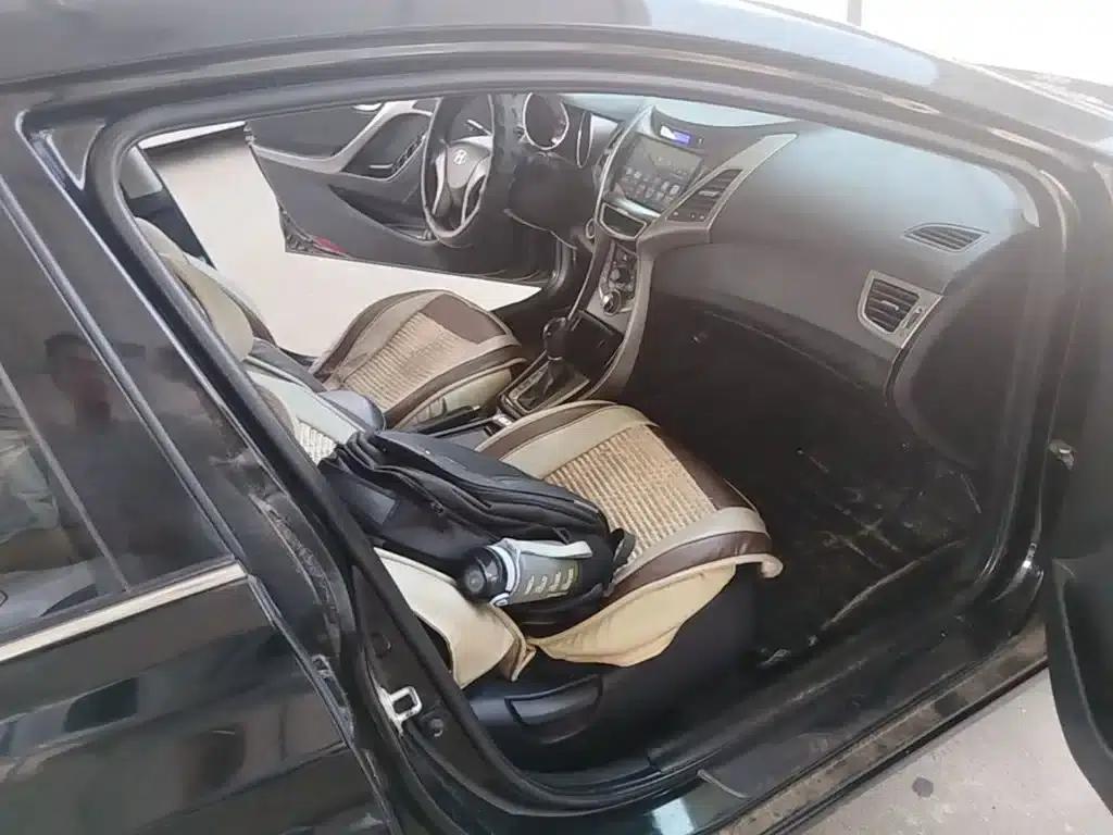 Hyundai Elantra 2012 1.6L Automatic Leading Edition — миниатюра 11