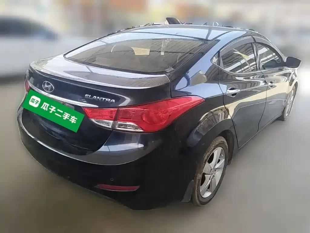 Hyundai Elantra 2012 1.6L Automatic Leading Edition — миниатюра 12