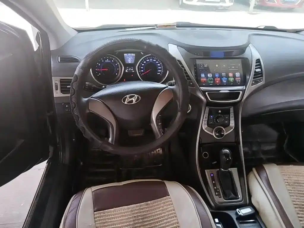 Hyundai Elantra 2012 1.6L Automatic Leading Edition — миниатюра 17