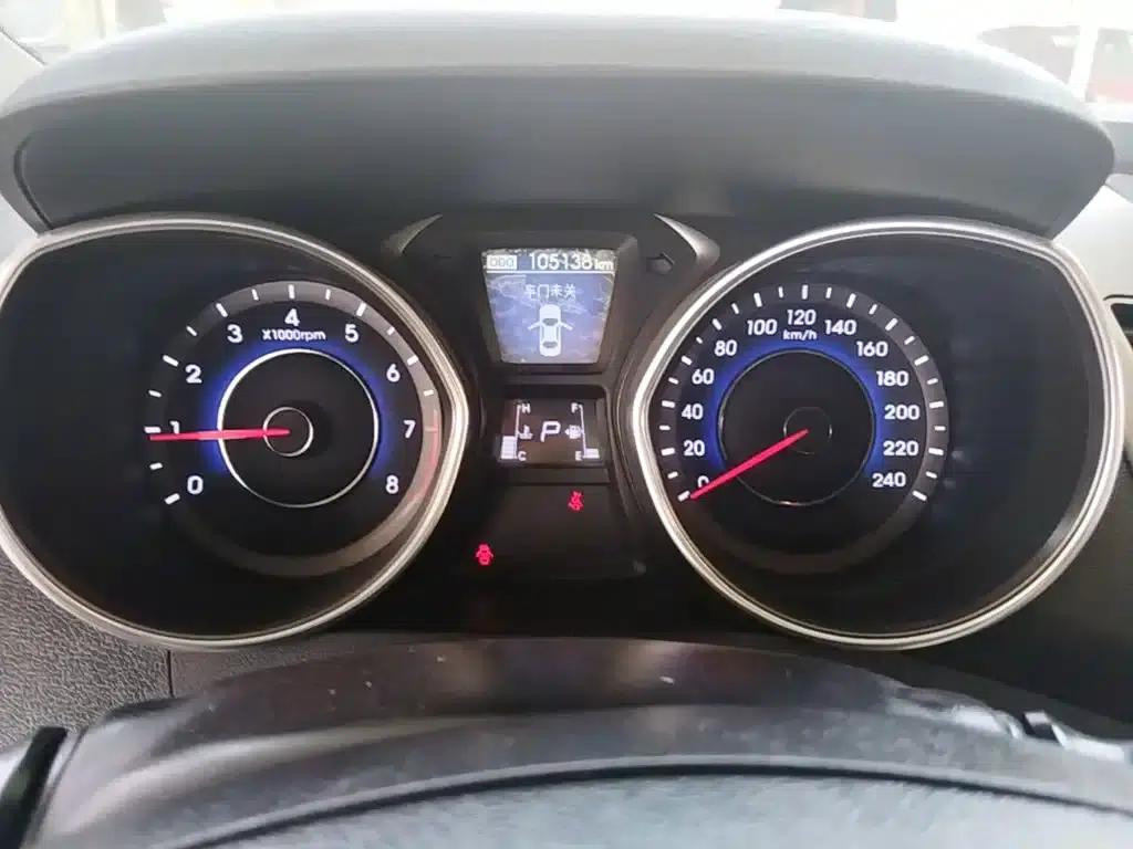 Hyundai Elantra 2012 1.6L Automatic Leading Edition — миниатюра 18