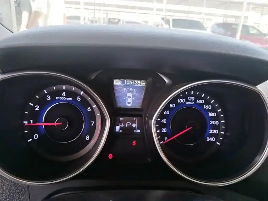 Hyundai Elantra 2012 1.6L Automatic Leading Edition — миниатюра 19