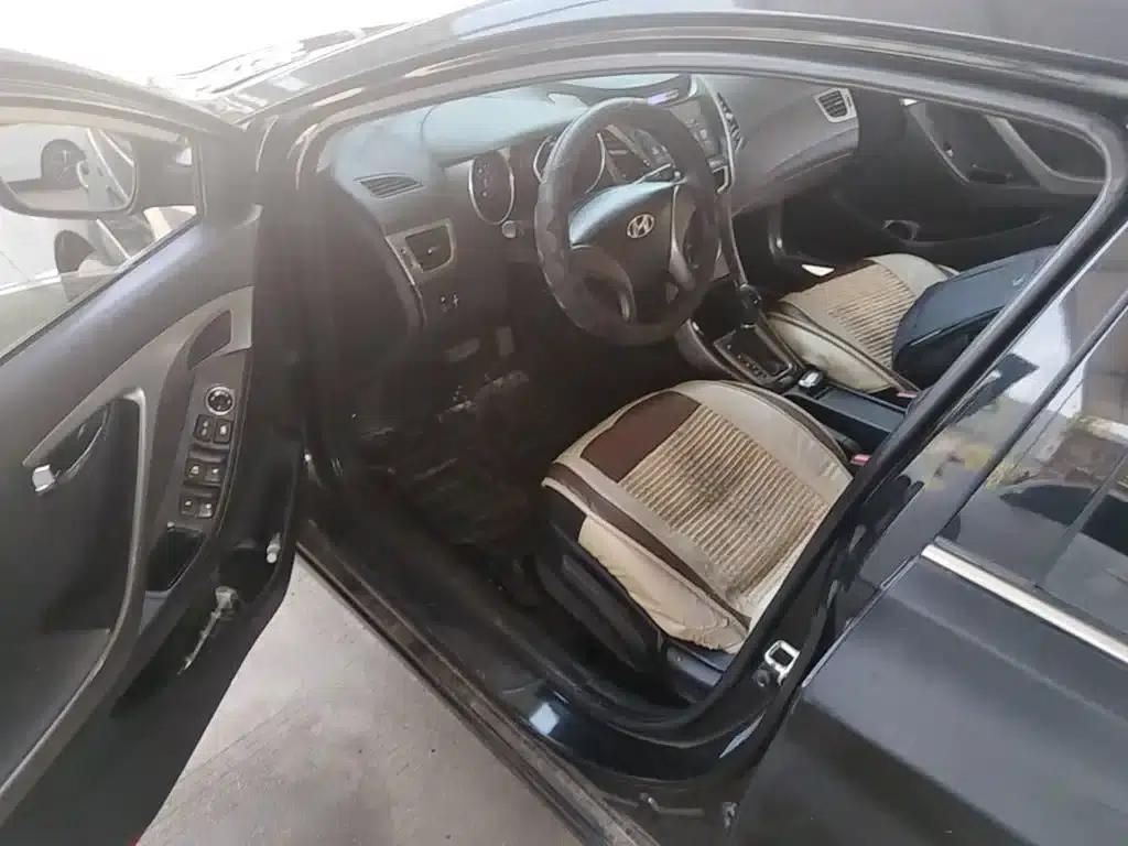Hyundai Elantra 2012 1.6L Automatic Leading Edition — миниатюра 23