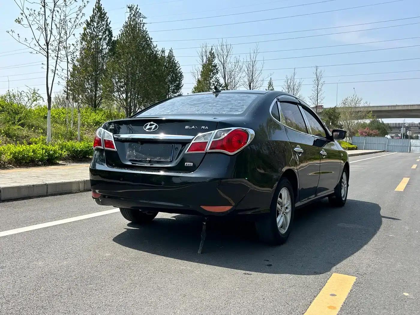 Hyundai Elantra 2011 1.6L Automatic Comfort Model — миниатюра 11