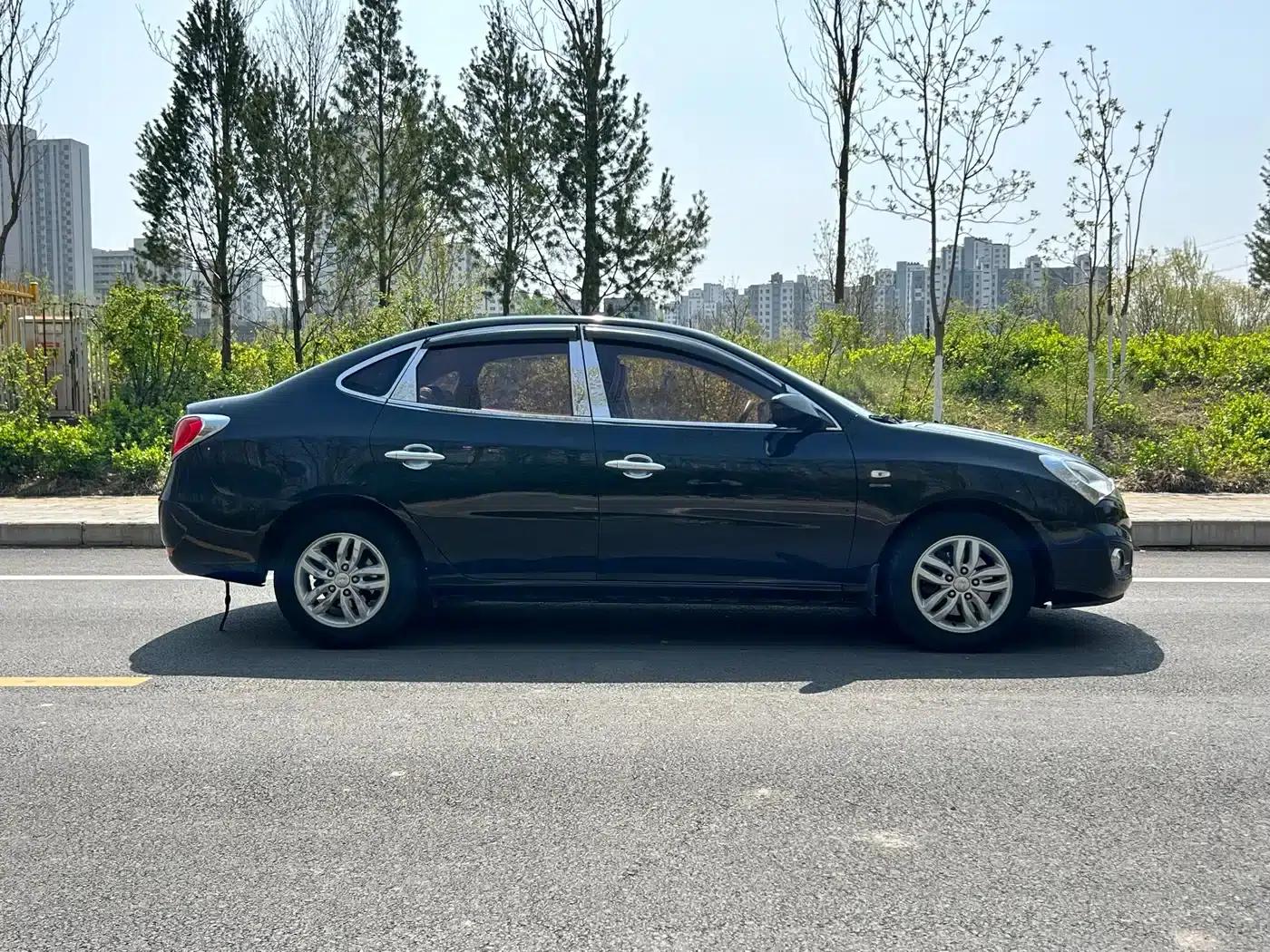 Hyundai Elantra 2011 1.6L Automatic Comfort Model — миниатюра 12