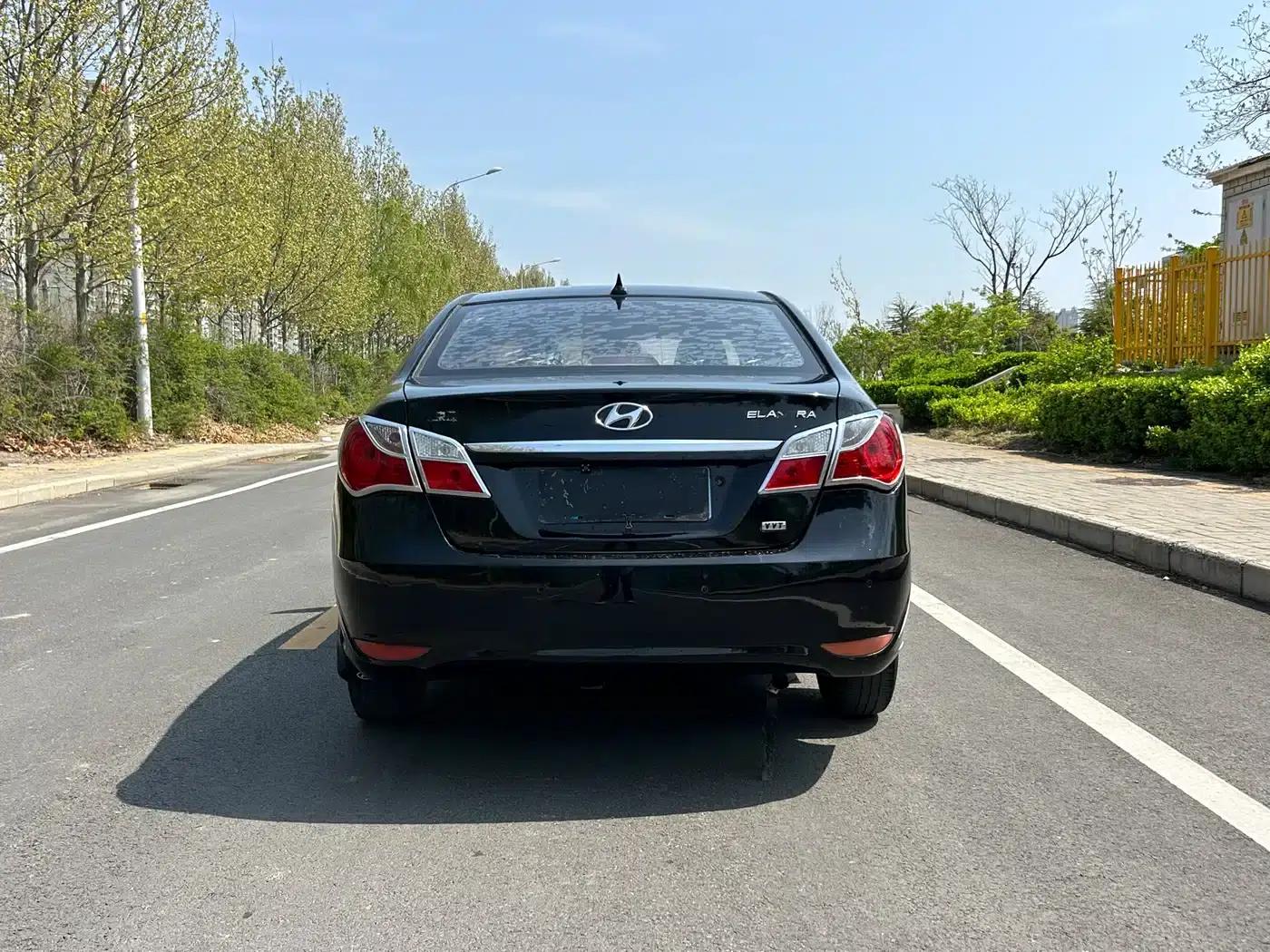 Hyundai Elantra 2011 1.6L Automatic Comfort Model — миниатюра 5