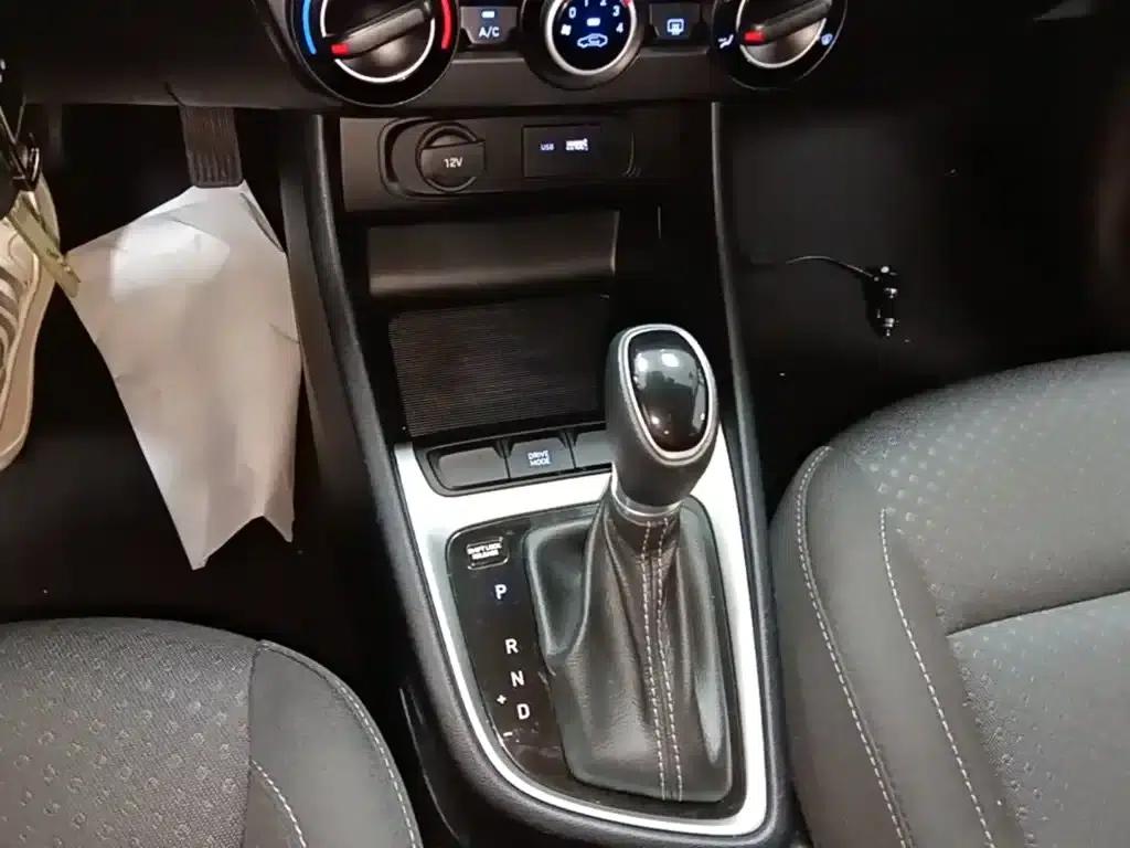 Hyundai Elantra 2018 1.6L Automatic GL (National VI Emission Standard) — миниатюра 14