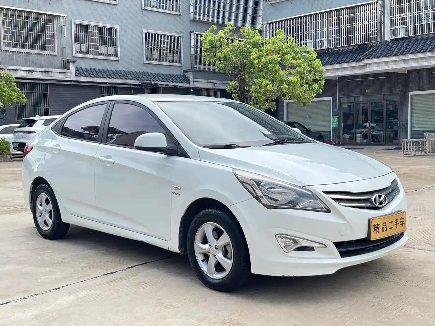 2016 Hyundai Reina 1.4L Automatic Intelligent GLS — миниатюра 3