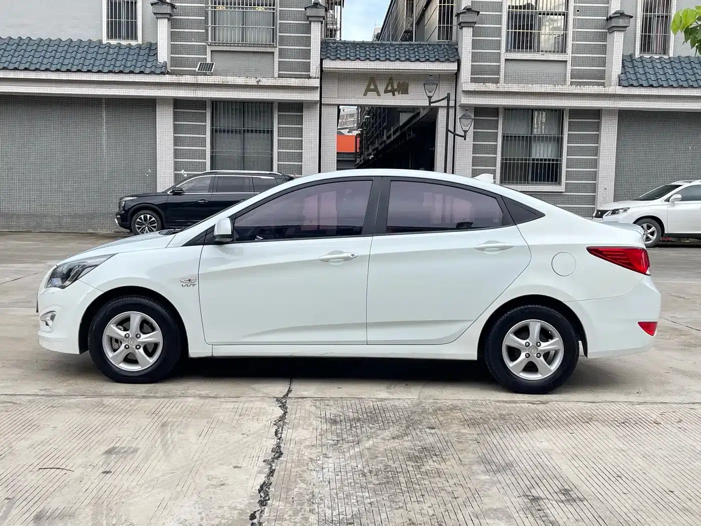 2016 Hyundai Reina 1.4L Automatic Intelligent GLS — миниатюра 4
