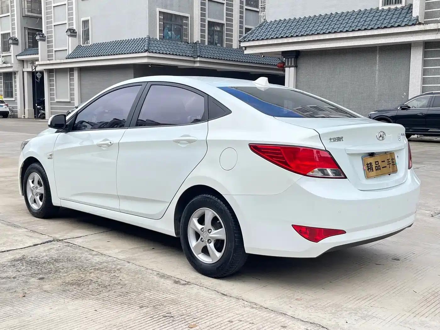 2016 Hyundai Reina 1.4L Automatic Intelligent GLS — миниатюра 5