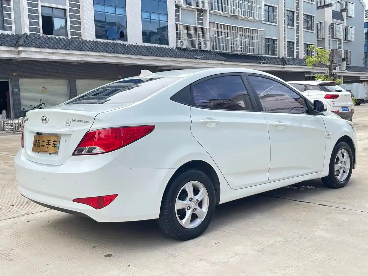 2016 Hyundai Reina 1.4L Automatic Intelligent GLS — миниатюра 7