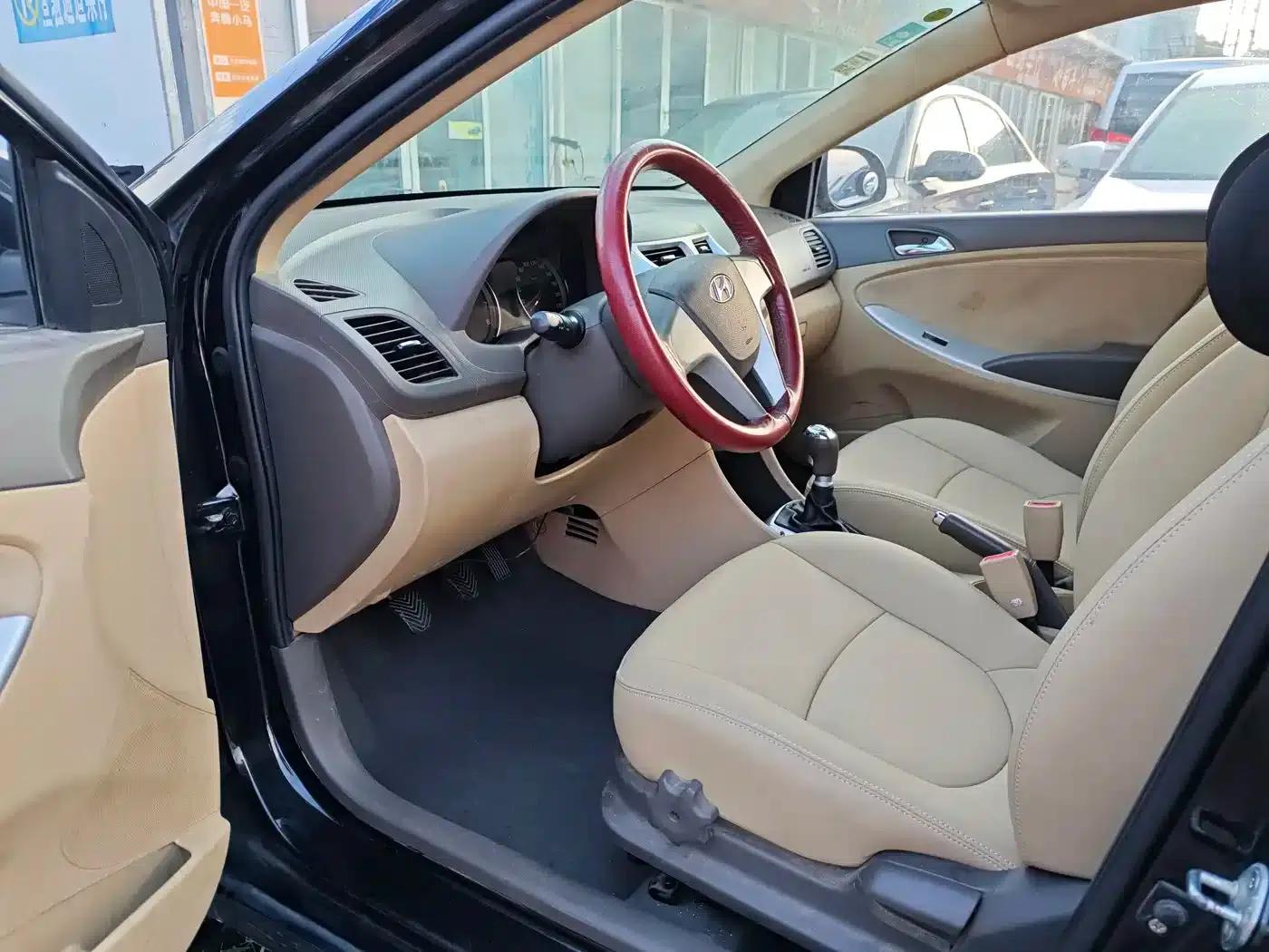 2010 Hyundai Reina Sedan 1.4L Manual Deluxe GLS — миниатюра 4