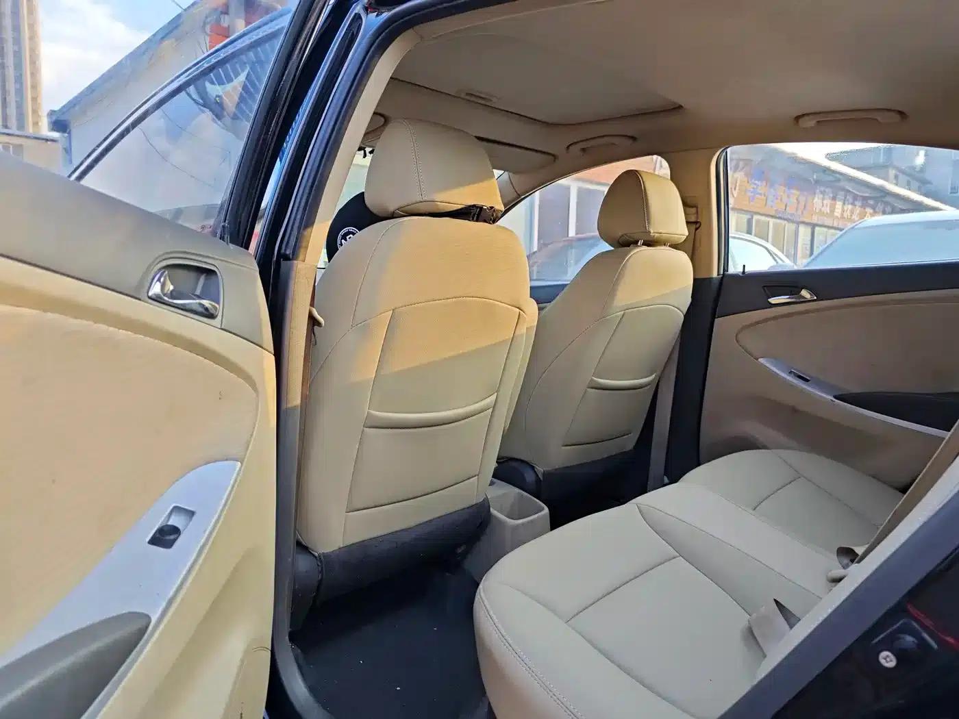 2010 Hyundai Reina Sedan 1.4L Manual Deluxe GLS — миниатюра 6