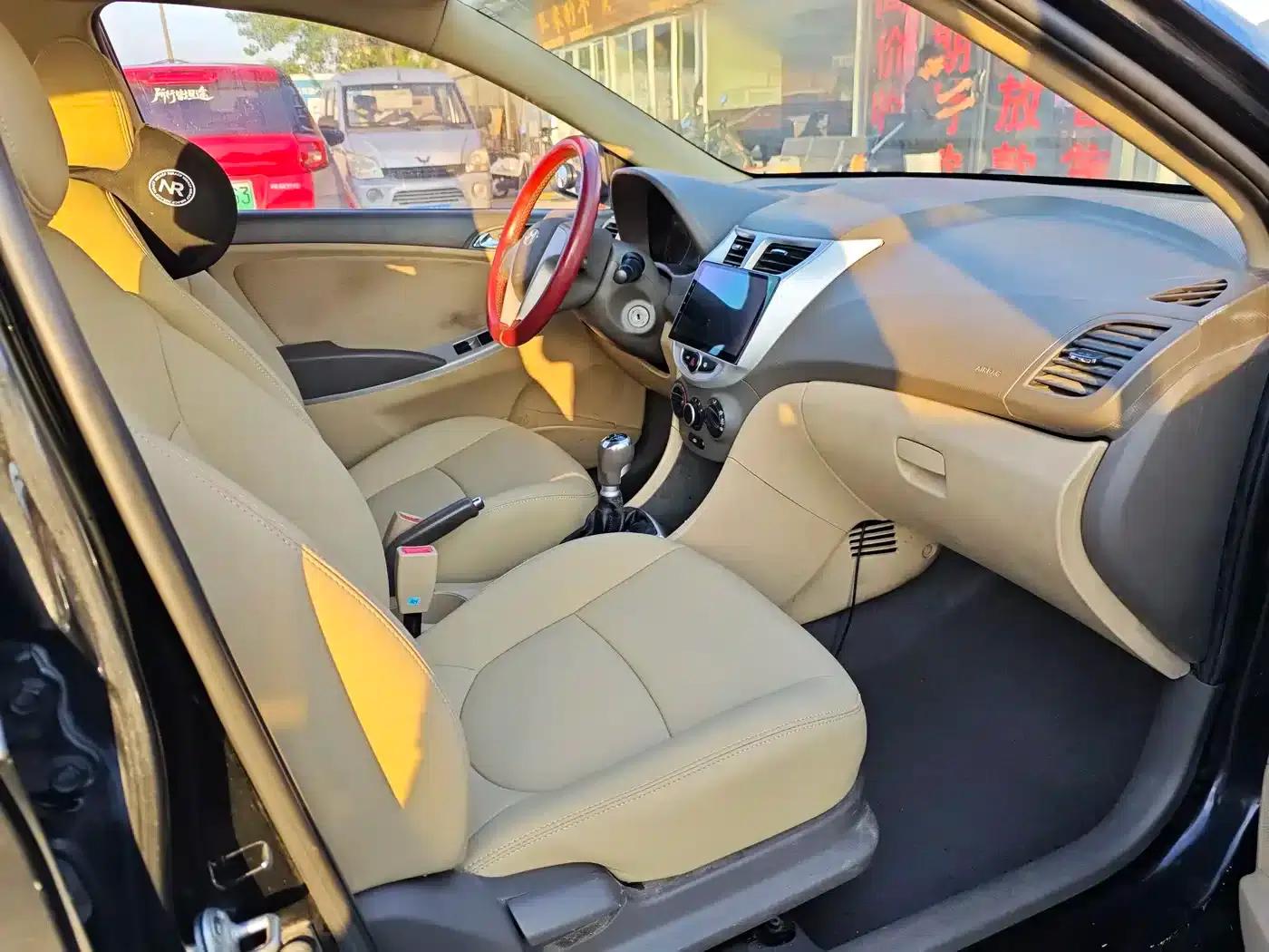 2010 Hyundai Reina Sedan 1.4L Manual Deluxe GLS — миниатюра 7