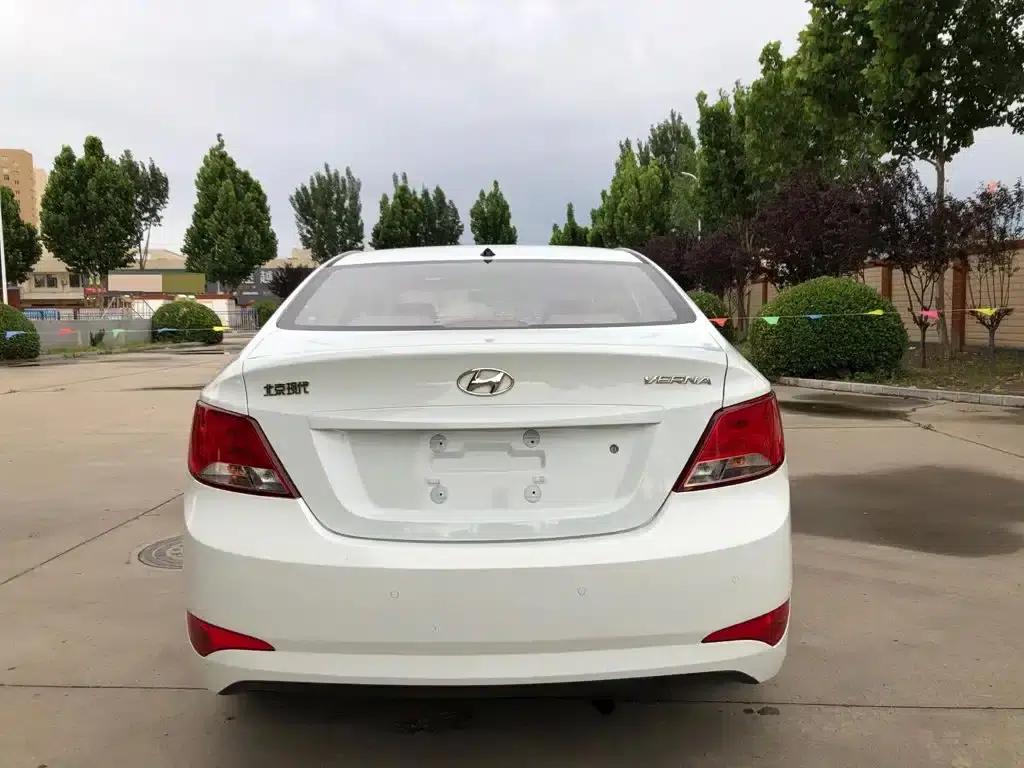 2014 Hyundai Reina 1.4L Automatic Intelligent GLS — миниатюра 5