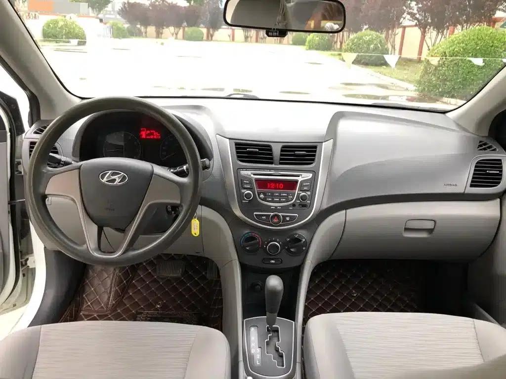 2014 Hyundai Reina 1.4L Automatic Intelligent GLS — миниатюра 7