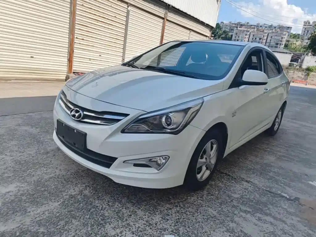2016 Hyundai Reina 1.4L Automatic Leading Edition GLX — миниатюра 2