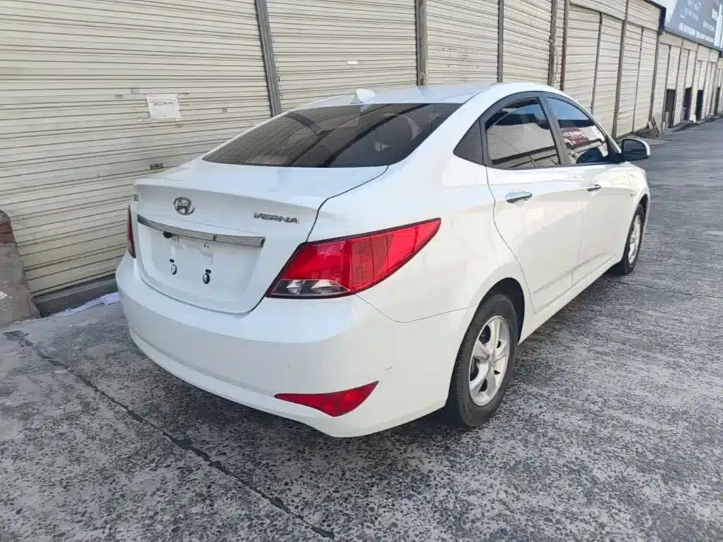 2016 Hyundai Reina 1.4L Automatic Leading Edition GLX — миниатюра 7