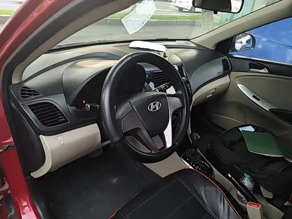 2014 Hyundai Reina 1.4L Automatic Intelligent GLS — миниатюра 11