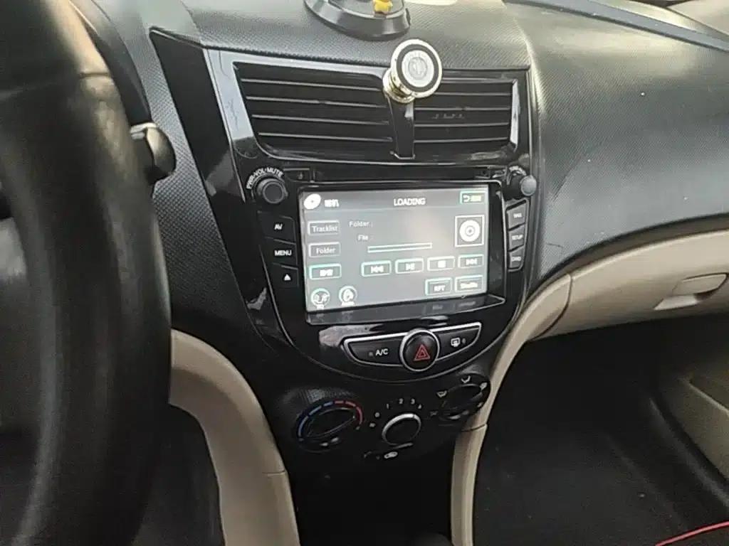 2014 Hyundai Reina 1.4L Automatic Intelligent GLS — миниатюра 13