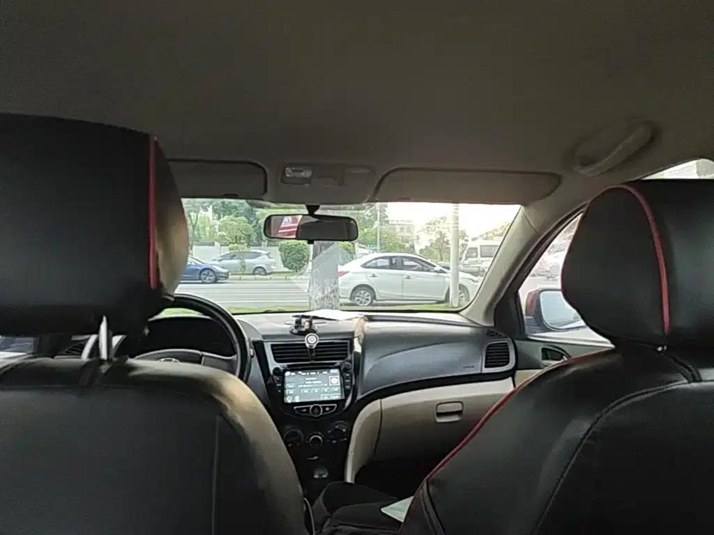 2014 Hyundai Reina 1.4L Automatic Intelligent GLS — миниатюра 18