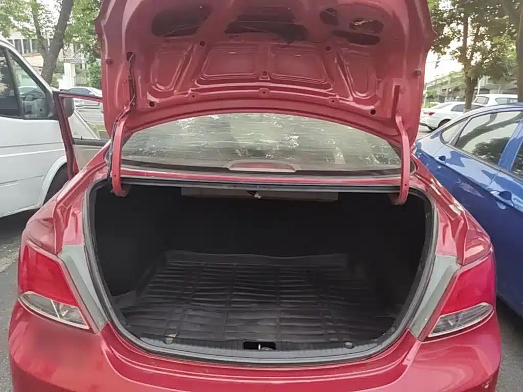 2014 Hyundai Reina 1.4L Automatic Intelligent GLS — миниатюра 19