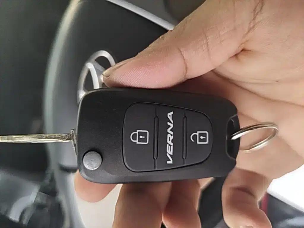 2014 Hyundai Reina 1.4L Automatic Intelligent GLS — миниатюра 9