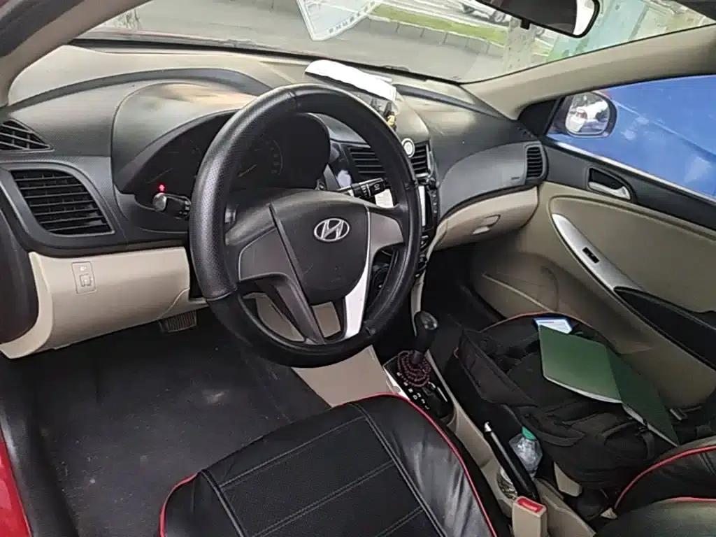 2014 Hyundai Reina 1.4L Automatic Intelligent GLS — миниатюра 10