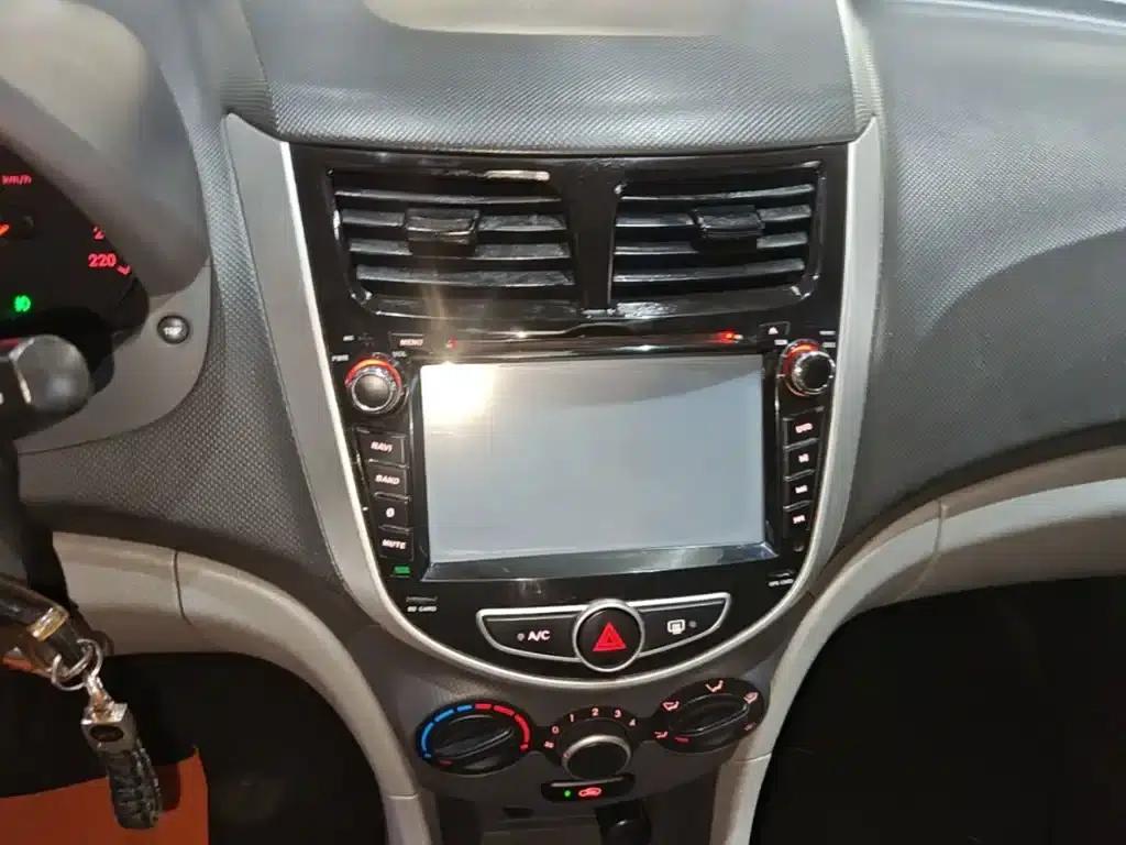 2014 Hyundai Reina 1.4L Manual Intelligent GLS — миниатюра 13