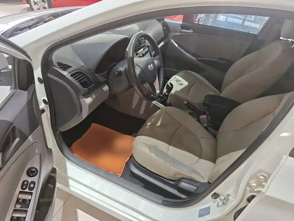 2014 Hyundai Reina 1.4L Manual Intelligent GLS — миниатюра 16