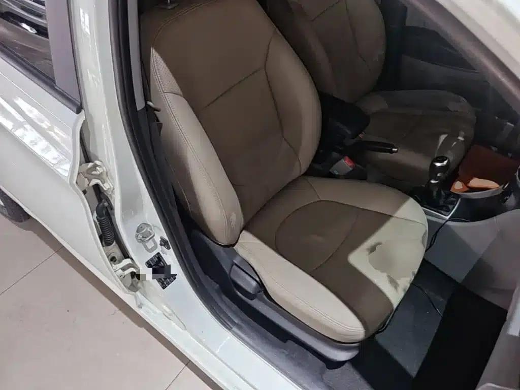 2014 Hyundai Reina 1.4L Manual Intelligent GLS — миниатюра 25