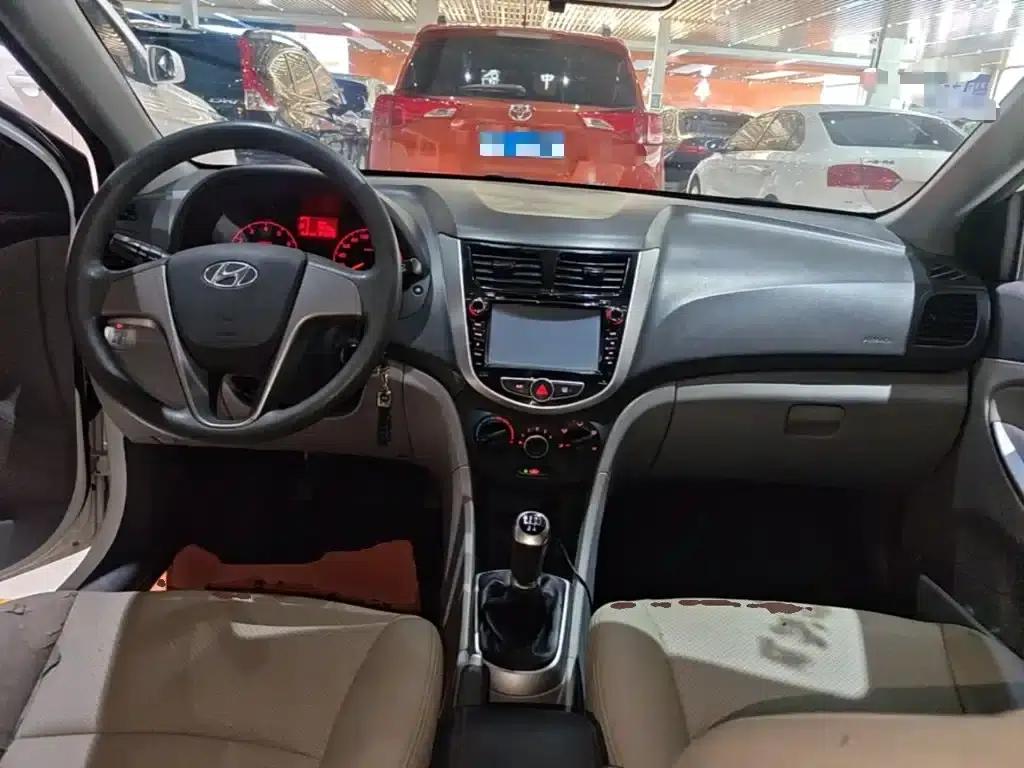 2014 Hyundai Reina 1.4L Manual Intelligent GLS — миниатюра 10