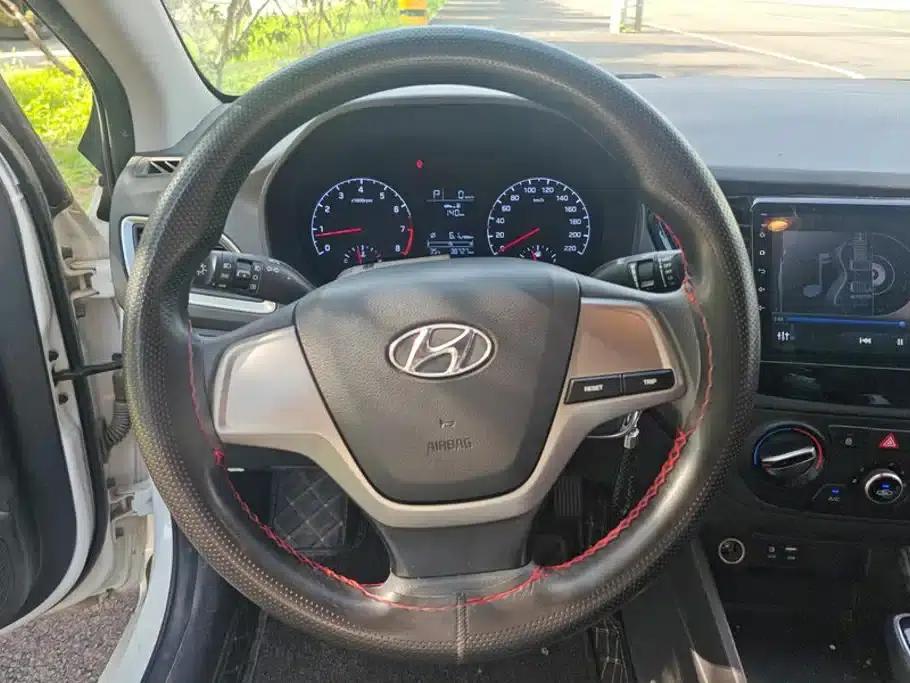 2016 Hyundai Verna 1.4L Automatic GLS (Cool Edition) — миниатюра 15
